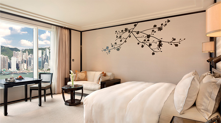 the peninsula hong kong grand  deluxe harbour view room